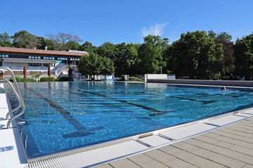 Das Sportbecken des aqua splash Traiskirchen.