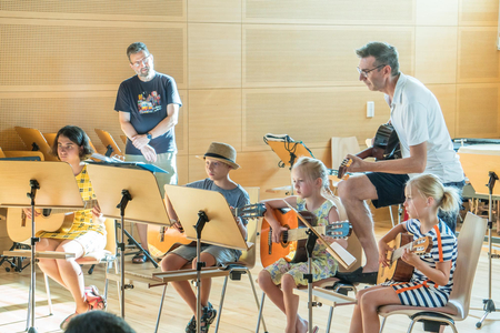Das Gitarrenensemble.