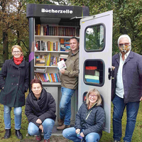 Alte Telefonzellen erstrahlen als cool gestaltete Bücherzellen