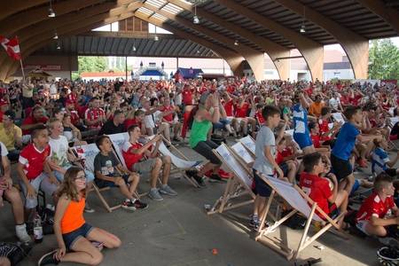 Fußball schauen am Eislaufplatz © Stadtgemeinde Traiskirchen