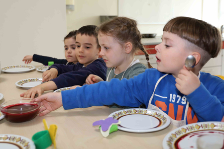 Kinder beim Essen